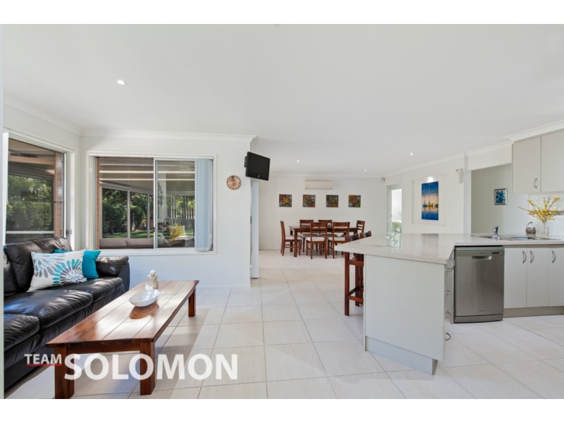 8 MOOROONDU Street, Coochiemudlo Island QLD 4184