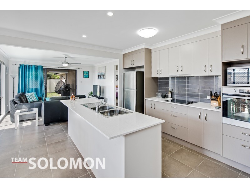 4 Noah Court, Redland Bay QLD 4165