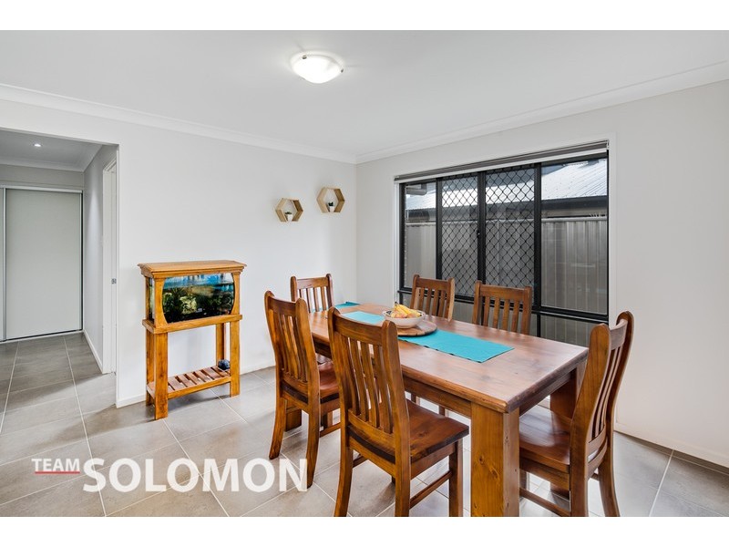 4 Noah Court, Redland Bay QLD 4165