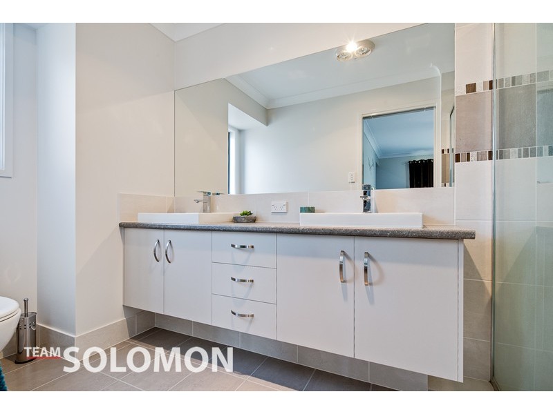 4 Noah Court, Redland Bay QLD 4165