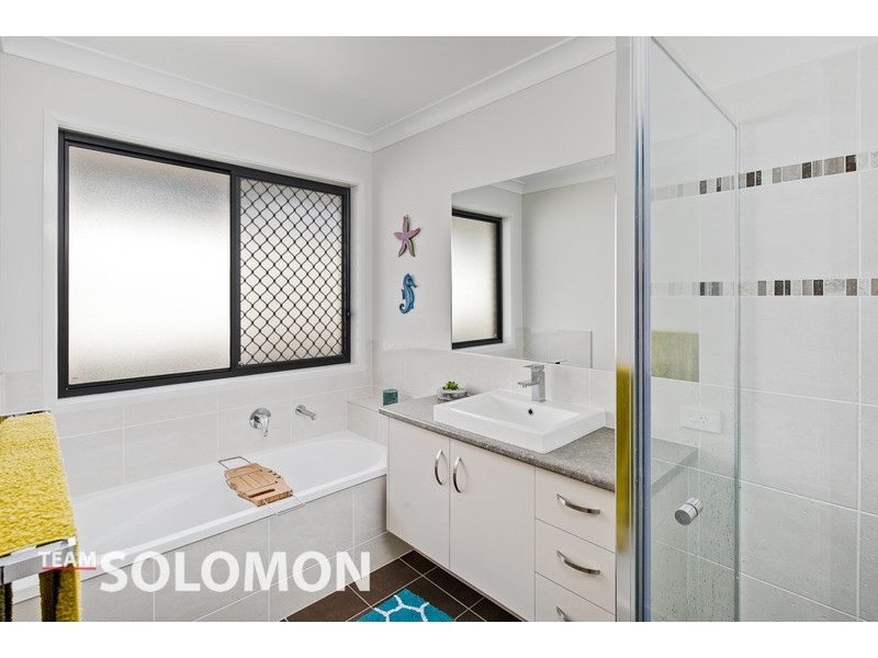 4 Noah Court, Redland Bay QLD 4165