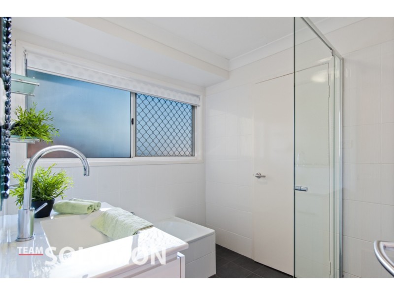 1/2 Leah Court, Wellington Point QLD 4160