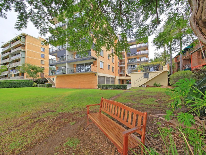 4/136 Macquarie Street, St Lucia QLD 4067