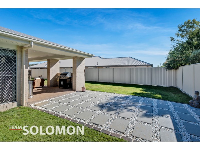 16 Noah Court, Redland Bay QLD 4165