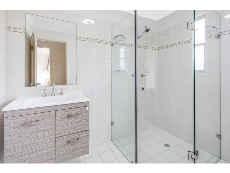 18 Sylvania Street, Wellington Point QLD 4160