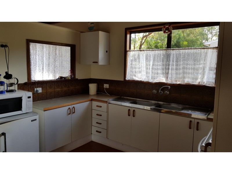 19 Deanbilla Street, Coochiemudlo Island QLD 4184