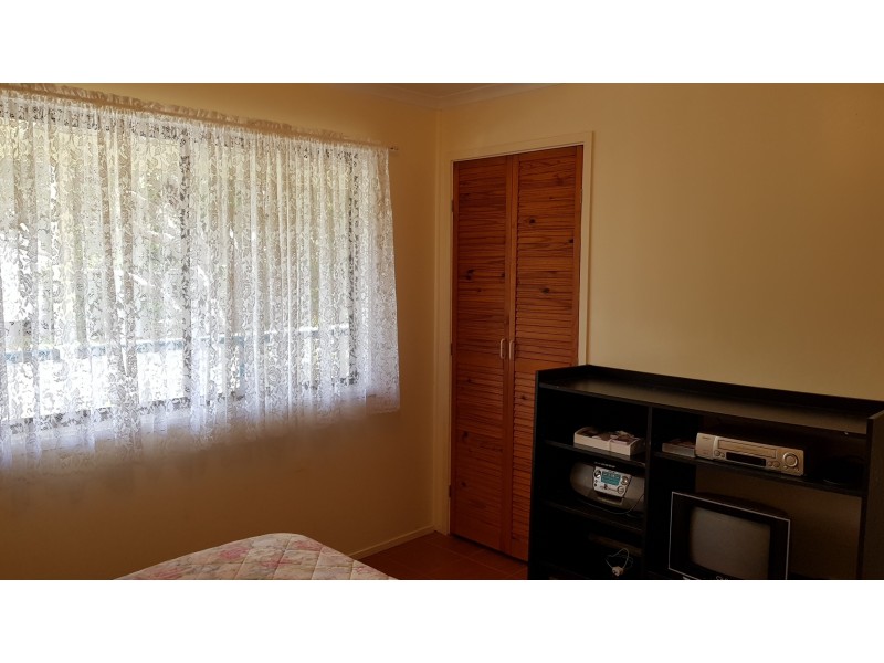 19 Deanbilla Street, Coochiemudlo Island QLD 4184