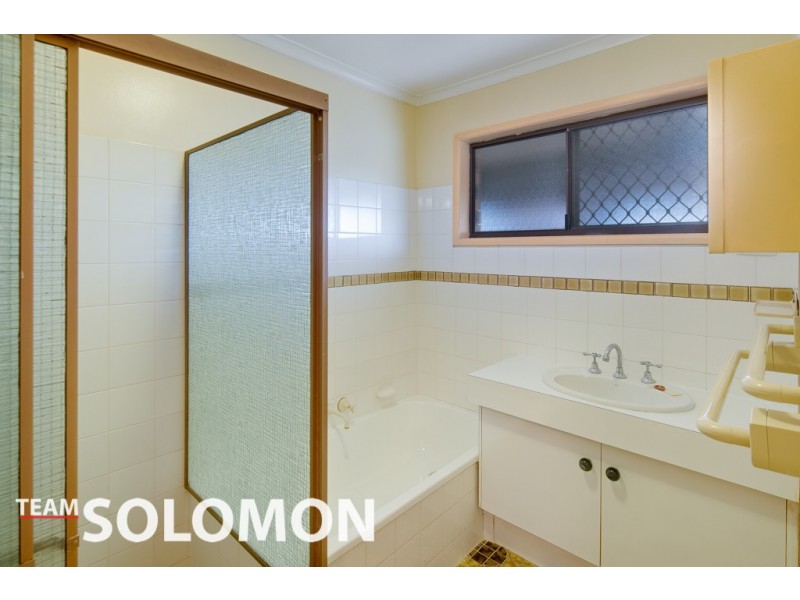 2 Lindisfarne Street, Carindale QLD 4152