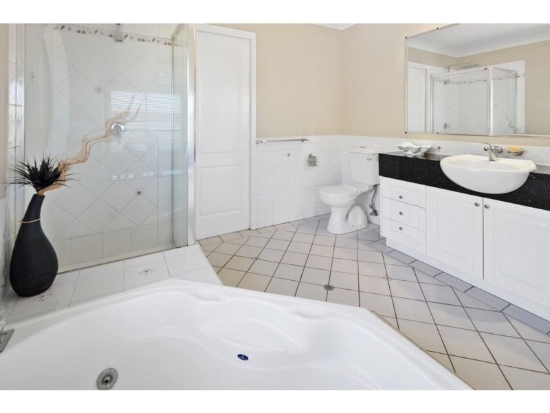 3 Lookout  Court, Victoria Point QLD 4165
