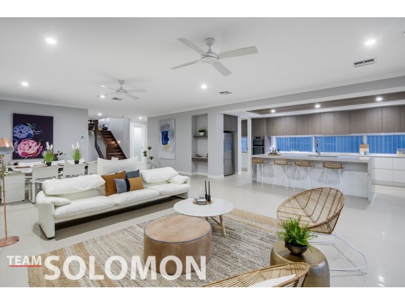 35 Nelson Place, Carindale QLD 4152