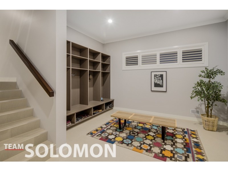 35 Nelson Place, Carindale QLD 4152