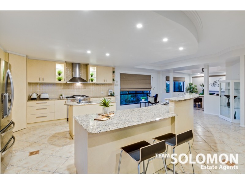 17 The Boulevard, Redland Bay QLD 4165