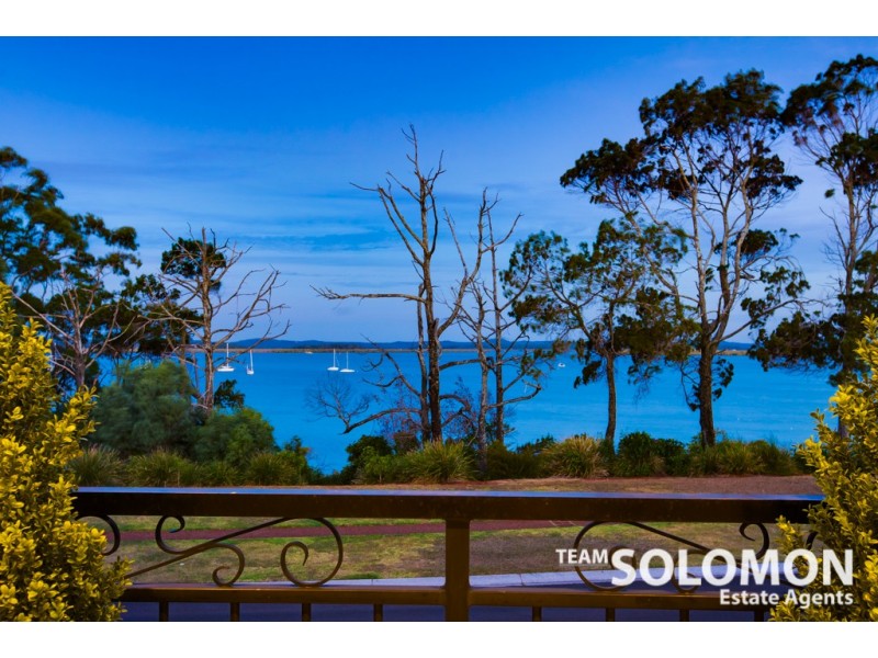 17 The Boulevard, Redland Bay QLD 4165