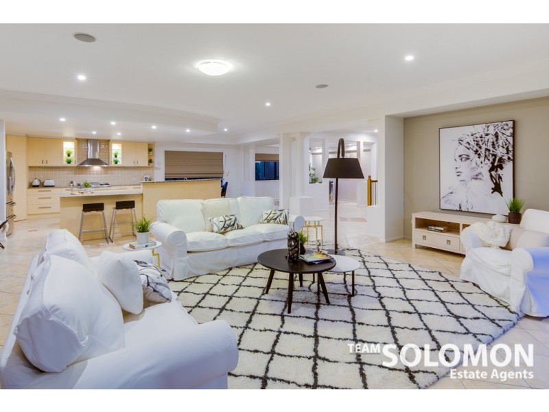 17 The Boulevard, Redland Bay QLD 4165