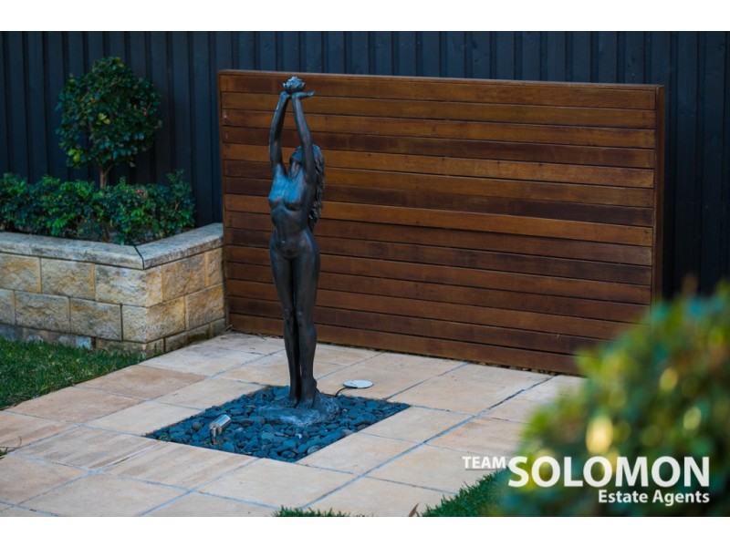 17 The Boulevard, Redland Bay QLD 4165
