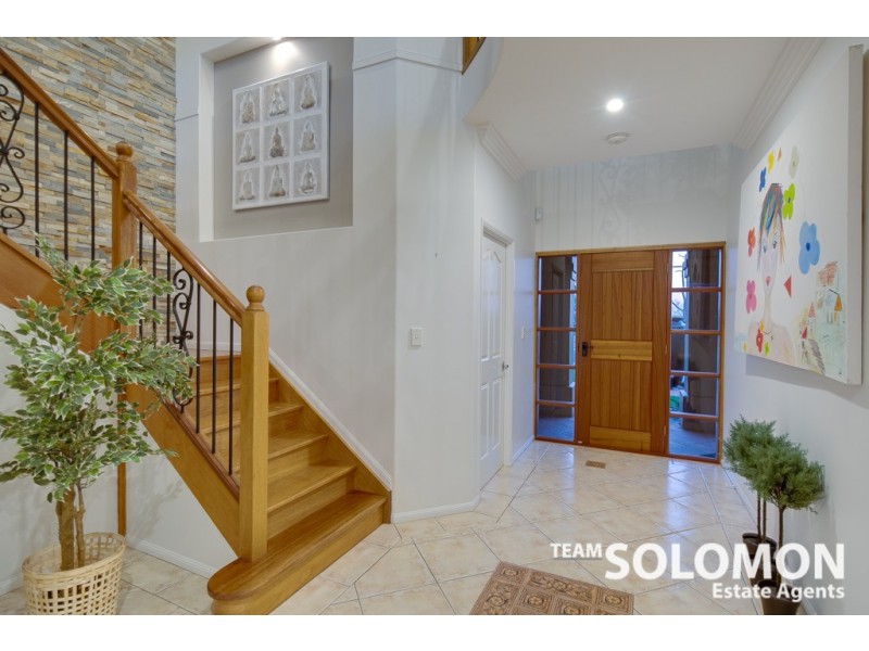 17 The Boulevard, Redland Bay QLD 4165