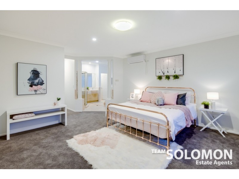 17 The Boulevard, Redland Bay QLD 4165