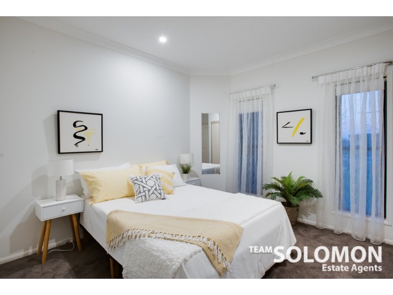 17 The Boulevard, Redland Bay QLD 4165