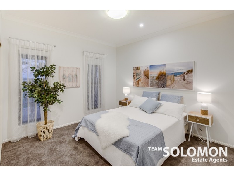17 The Boulevard, Redland Bay QLD 4165