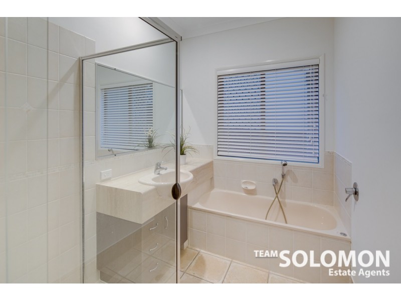 17 The Boulevard, Redland Bay QLD 4165