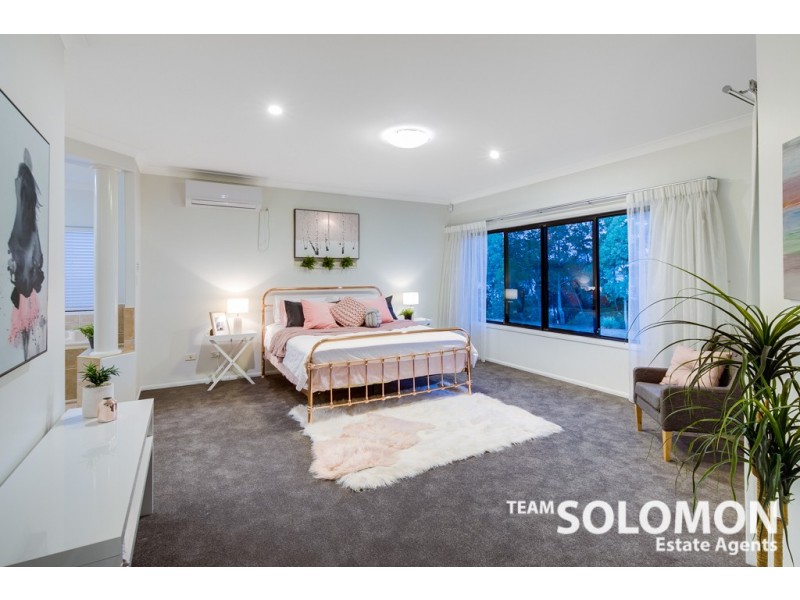 17 The Boulevard, Redland Bay QLD 4165