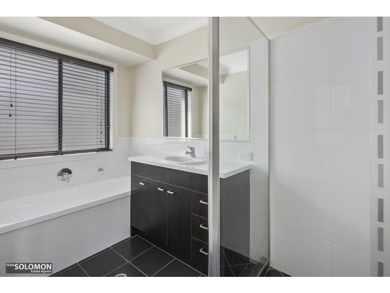 2 Foote Street, Redland Bay QLD 4165