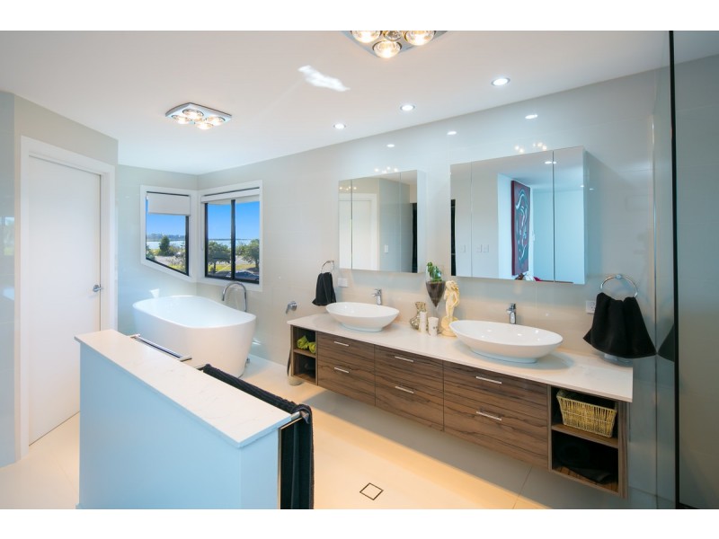 69 Masthead Drive, Raby Bay QLD 4163