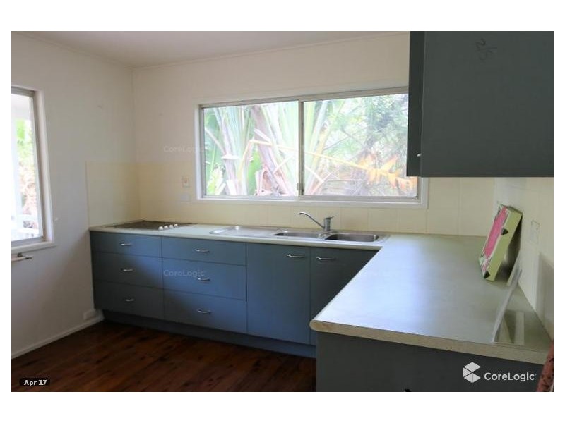 24 Victoria Parade, Coochiemudlo Island QLD 4184