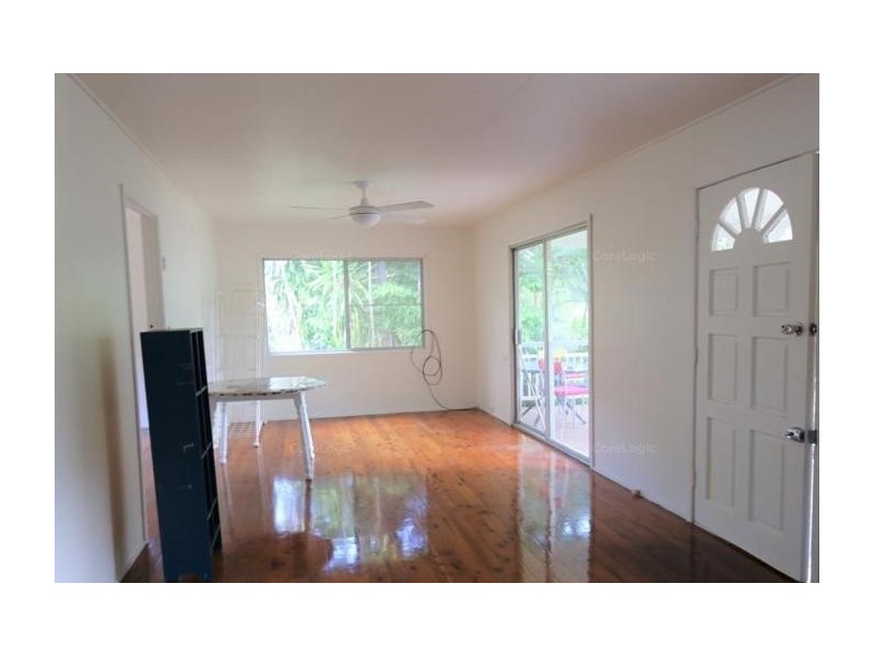 24 Victoria Parade, Coochiemudlo Island QLD 4184