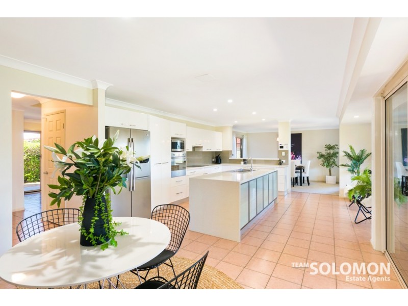 2 Waverley Court, Ormiston QLD 4160