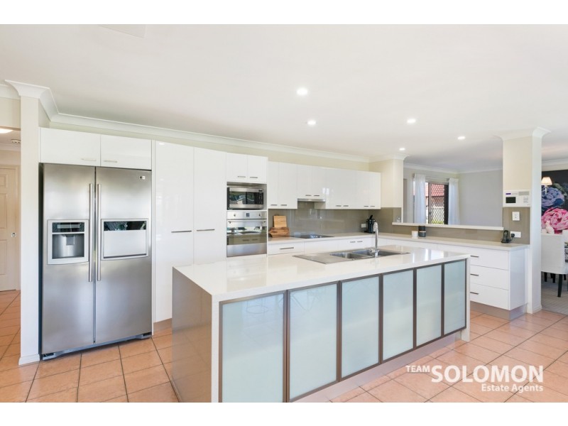2 Waverley Court, Ormiston QLD 4160