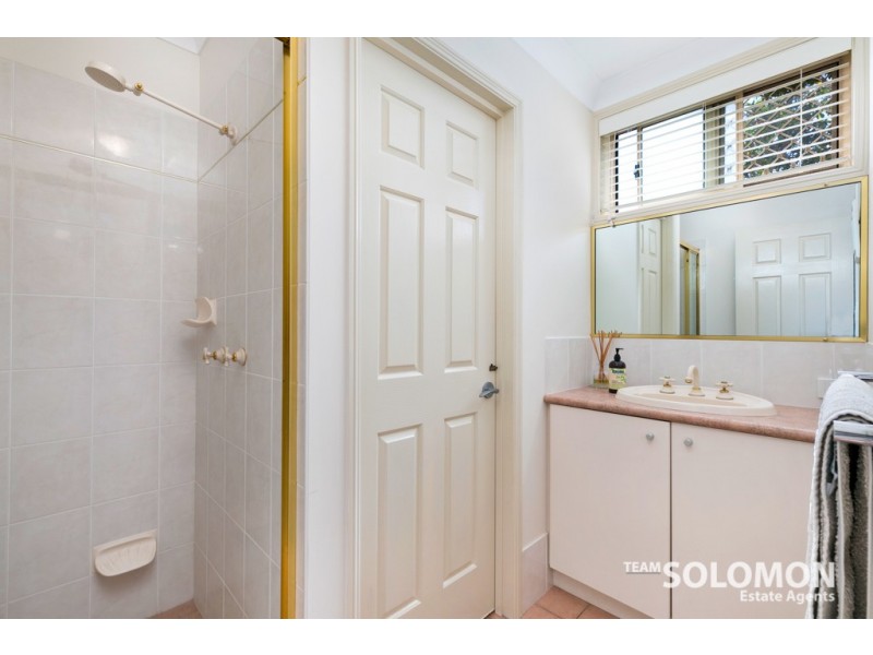 2 Waverley Court, Ormiston QLD 4160