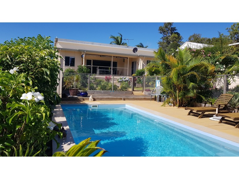 16 Eastbourne Terrace, Macleay Island QLD 4184