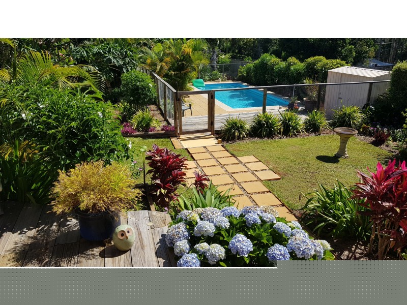 16 Eastbourne Terrace, Macleay Island QLD 4184