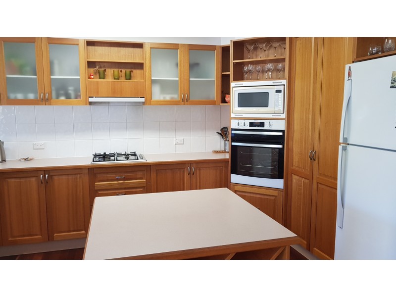 16 Eastbourne Terrace, Macleay Island QLD 4184