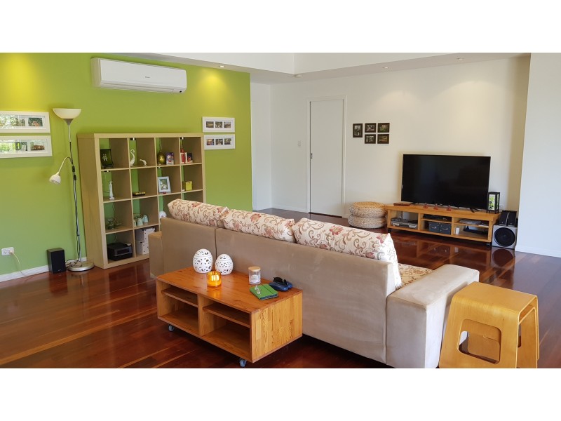 16 Eastbourne Terrace, Macleay Island QLD 4184