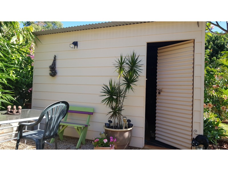 16 Eastbourne Terrace, Macleay Island QLD 4184