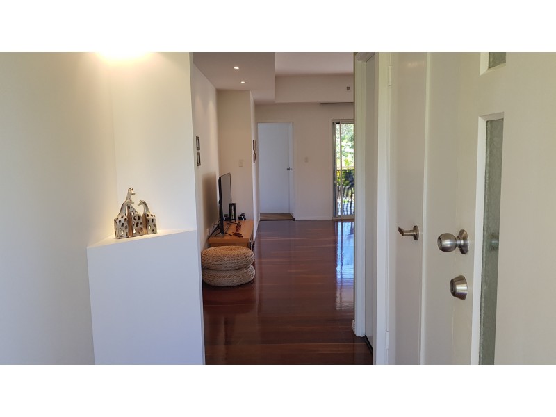 16 Eastbourne Terrace, Macleay Island QLD 4184