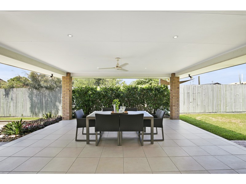 1 Salford Street, Victoria Point QLD 4165