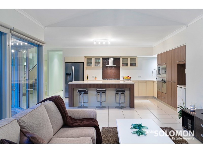 8 Devonstone Street, Cleveland QLD 4163