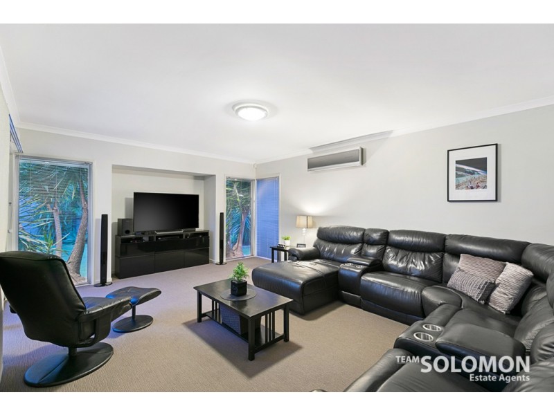 8 Devonstone Street, Cleveland QLD 4163