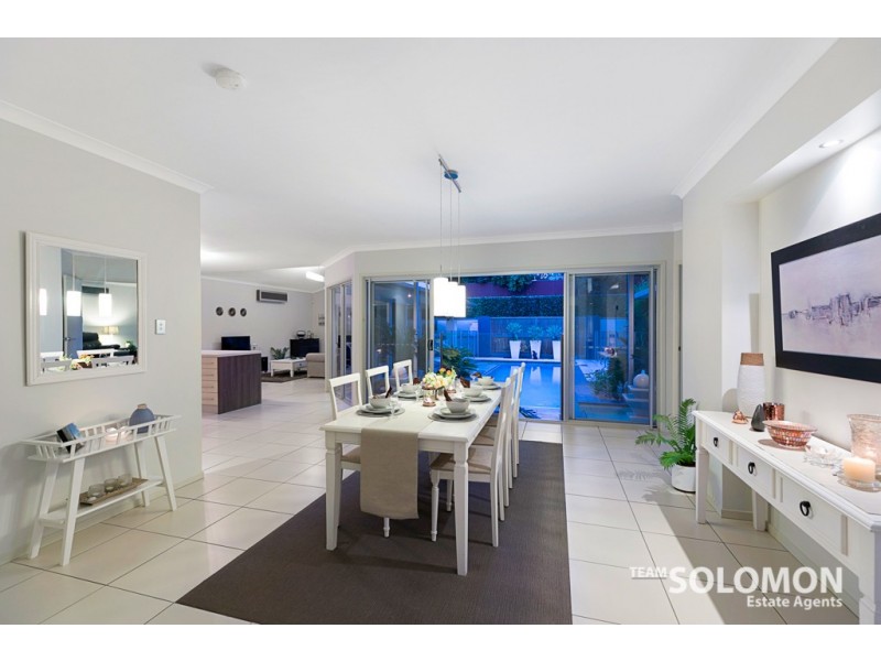 8 Devonstone Street, Cleveland QLD 4163