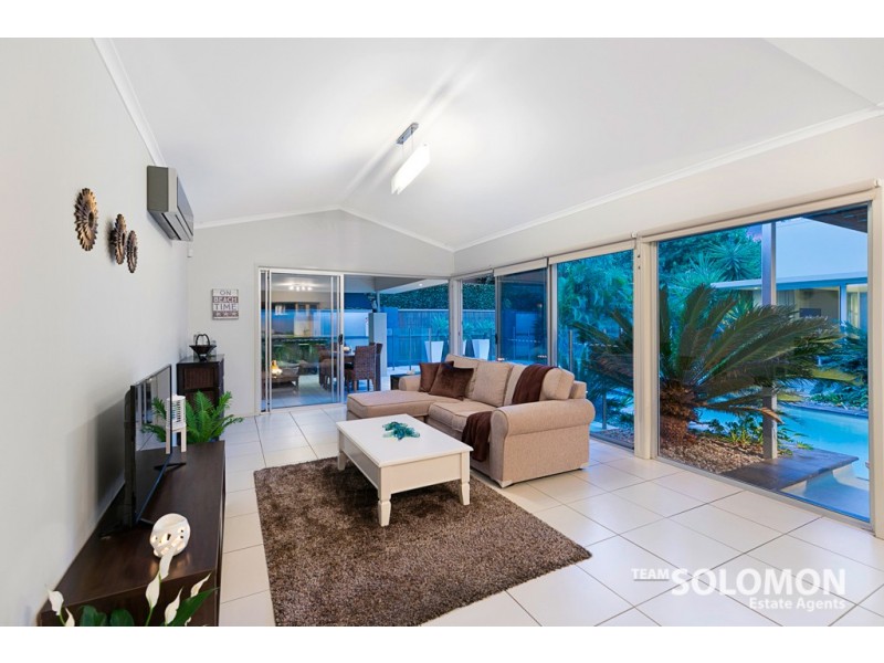 8 Devonstone Street, Cleveland QLD 4163