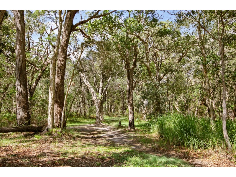 72 Elizabeth Street, Coochiemudlo Island QLD 4184