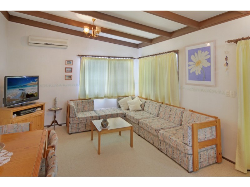 72 Elizabeth Street, Coochiemudlo Island QLD 4184