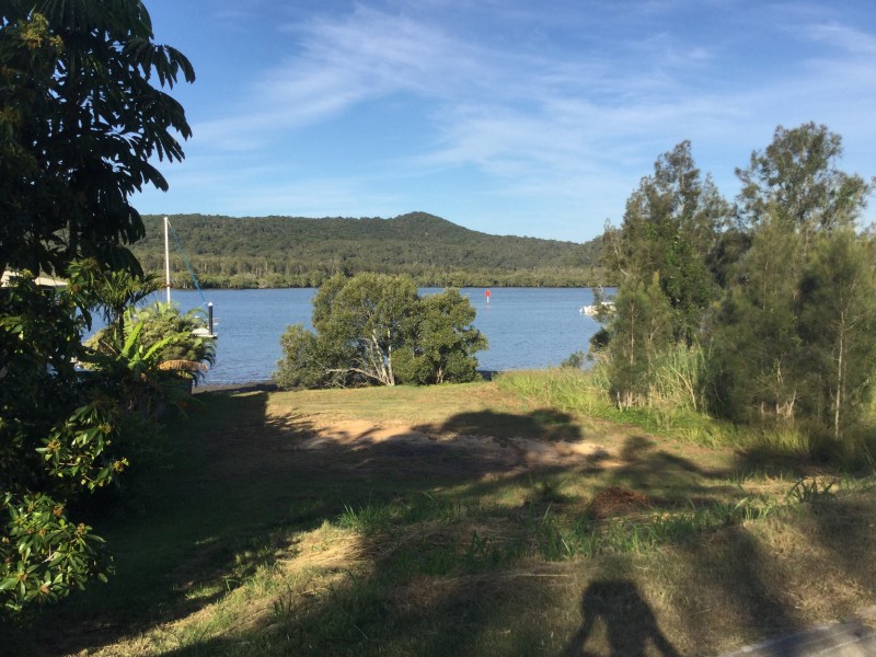 77 Wahine Drive, Russell Island QLD 4184