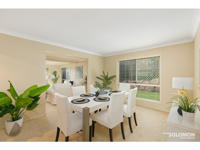 5 Arncliffe Close, Carindale QLD 4152