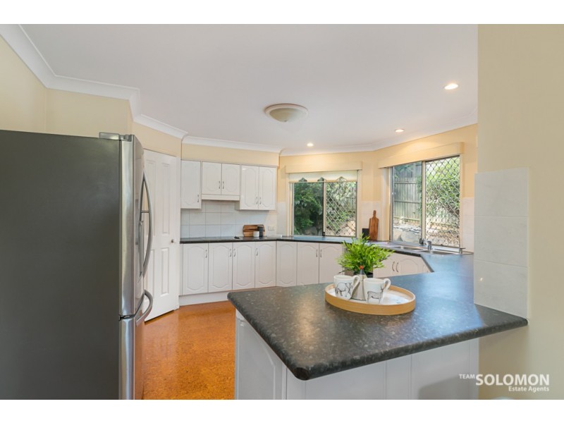 5 Arncliffe Close, Carindale QLD 4152