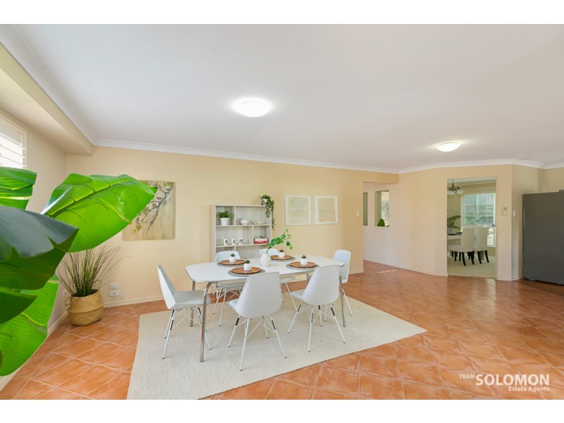 5 Arncliffe Close, Carindale QLD 4152