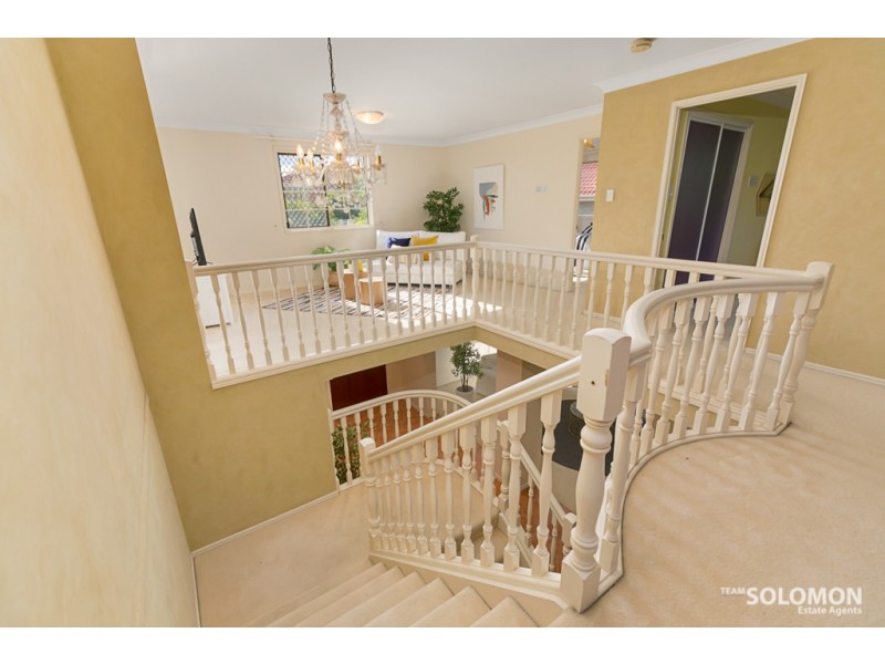 5 Arncliffe Close, Carindale QLD 4152